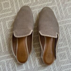 FRYE Women's Gwen Perforated Slide Mule - Size 8 - Tan